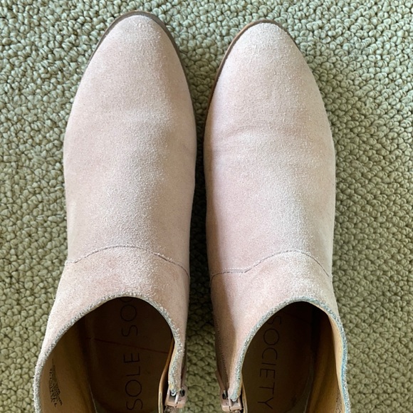 Blush pink suede booties - Picture 3 of 7